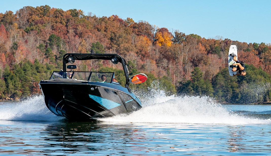 Heyday Wake Boats H22